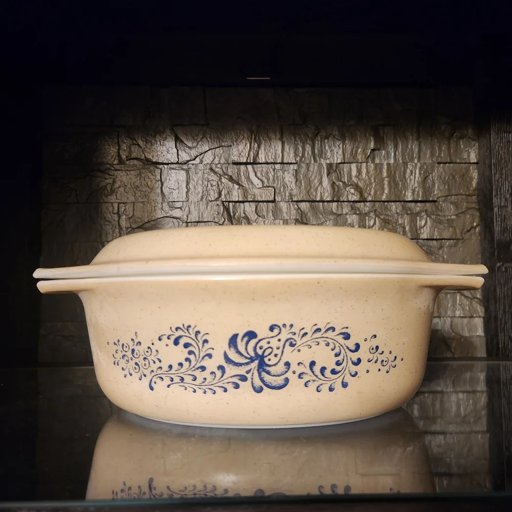 Pyrex Homestead 1.5 Quart Casserole Dish With Matching Lid